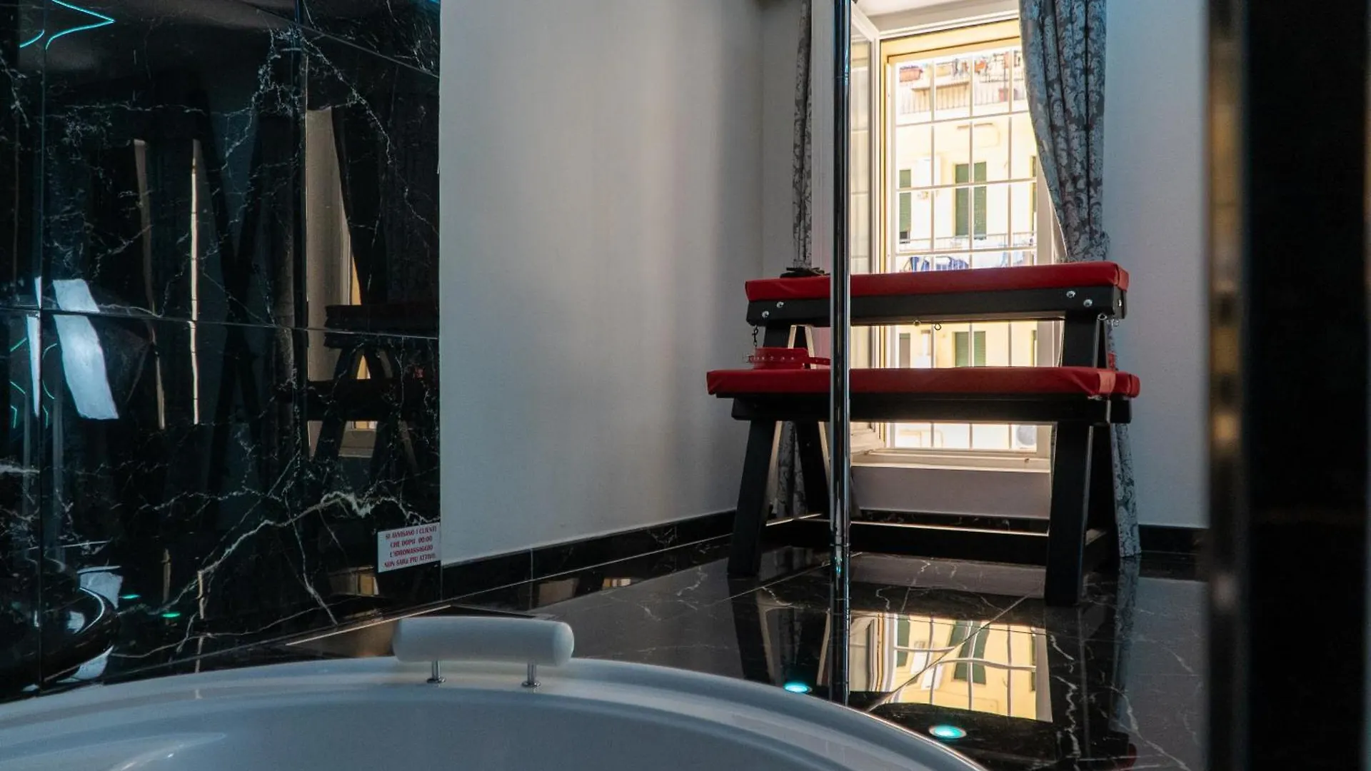 Suite Luxury Bdsm Rome Guest house