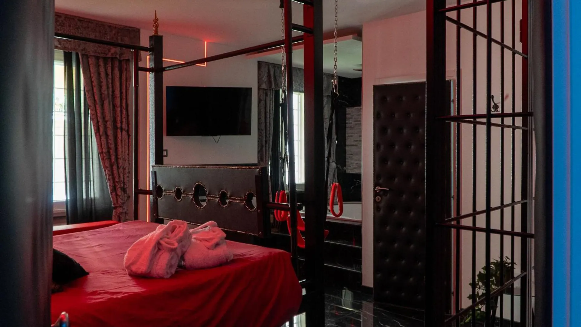 Suite Luxury Bdsm Rome Guest house