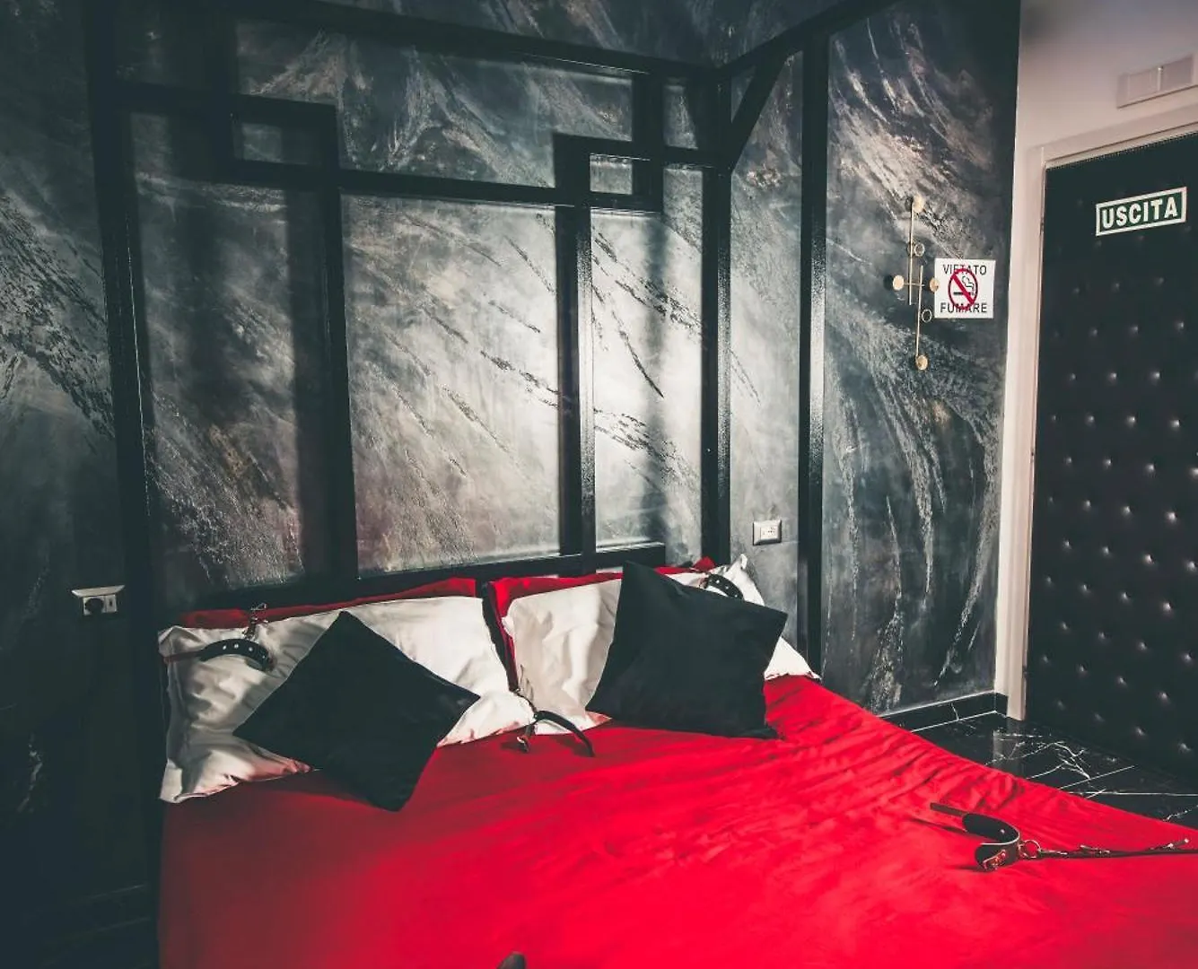 Suite Luxury Bdsm Rome Guest house